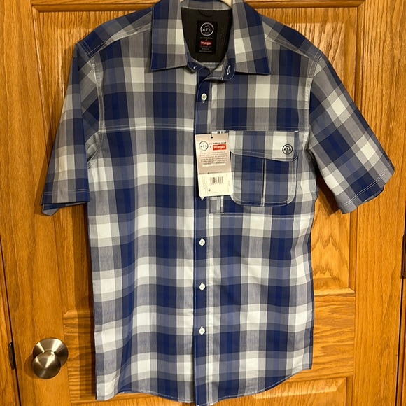 Wrangler Small ATG blue plaid All Terrain Gear short sleeve button down … - Picture 1 of 11